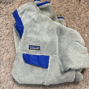 Patagonia Light Gray and Blue Fleece Pullover